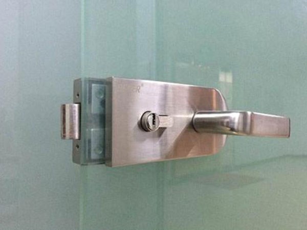 大東區(qū)開汽車鎖電話(防盜門換鎖)